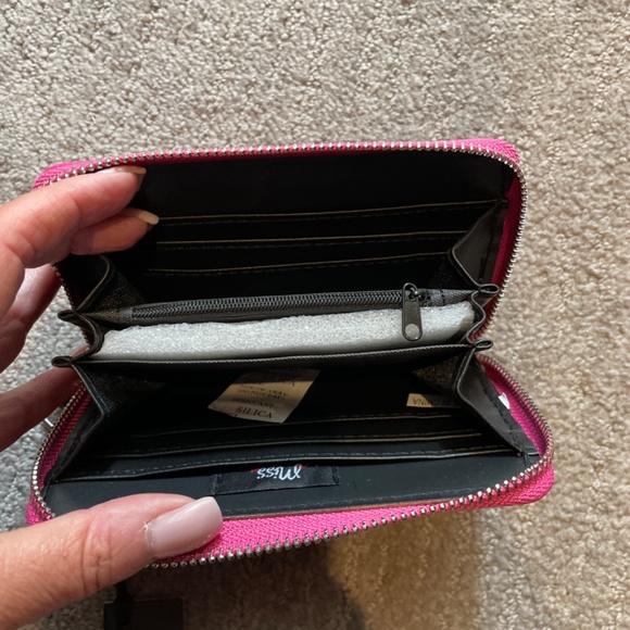 Miss Caprice Fuschia wallet - Picture 2 of 3